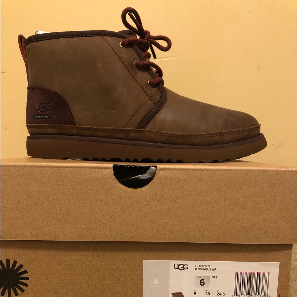 Boys Sz 6 New in Box UGGS 🤩Christmas Gift🤩